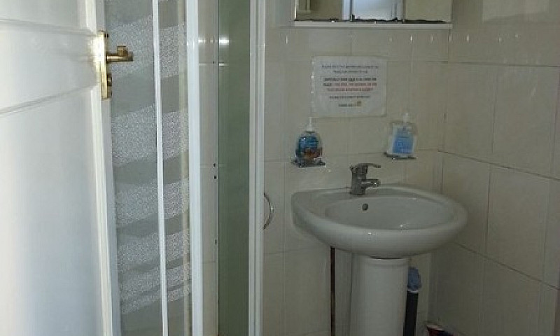 009C- Double Room Av...