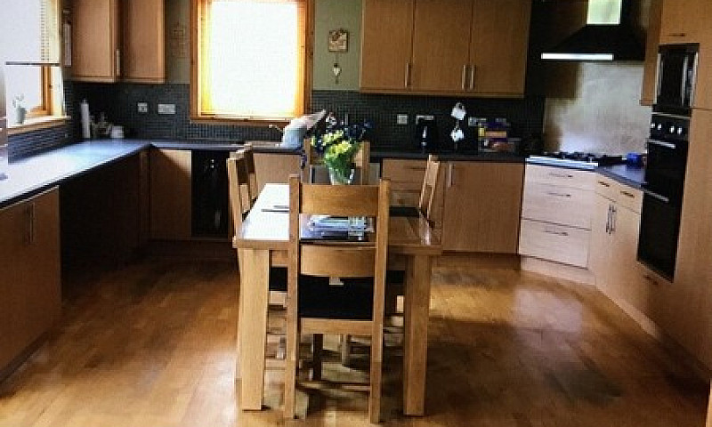 Large 4 Bed Detached...