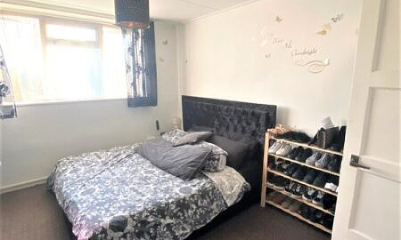 Large 1 Bed Flat In ...