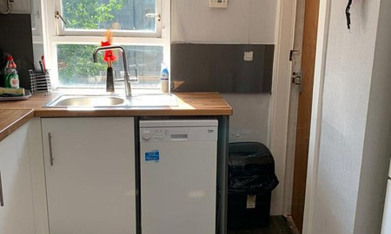 3 Double Bed Flat Ne...