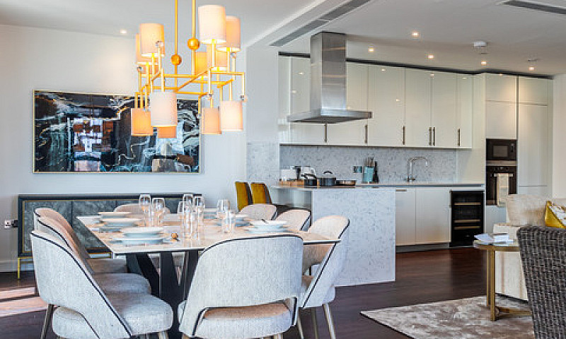 3 Bedroom Flat In Ch...