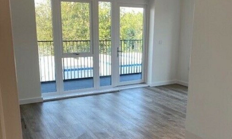 Stunning Spacious 2 ...
