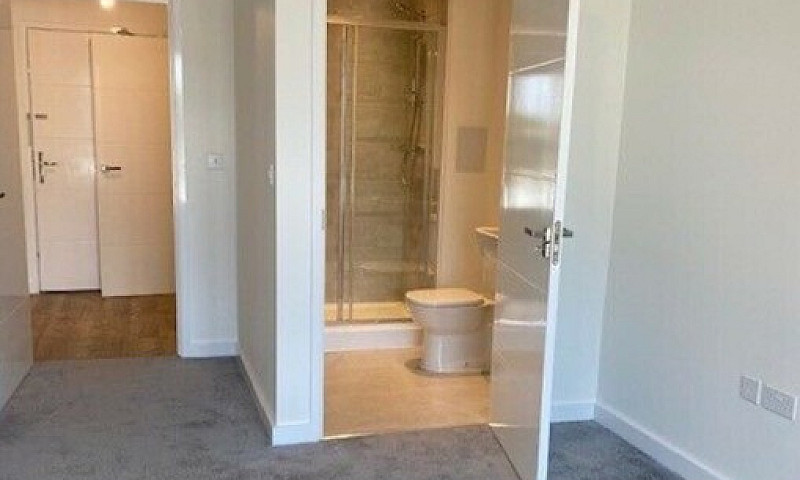 Stunning Spacious 2 ...