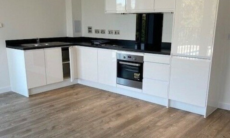Stunning Spacious 2 ...