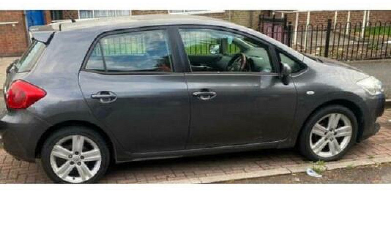 Toyota Auris ...