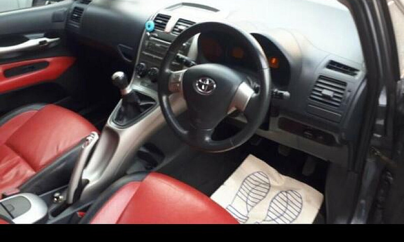 Toyota Auris ...
