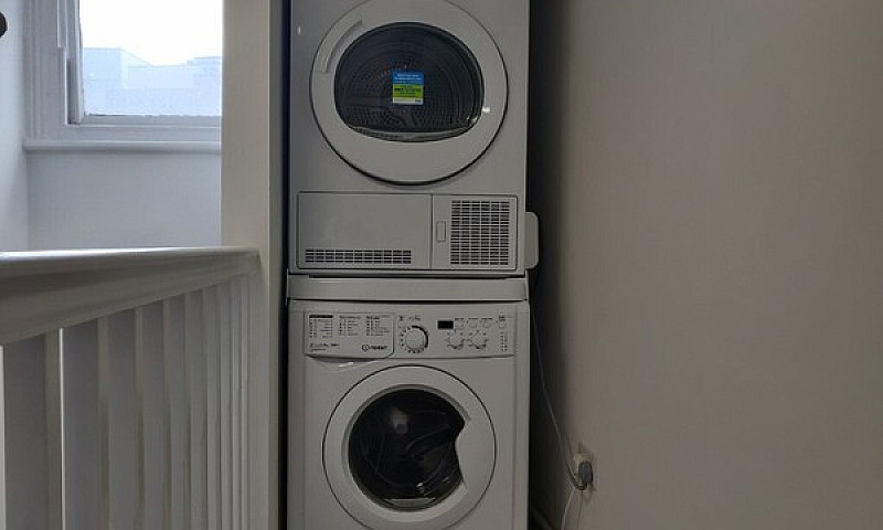 E8 - Brand New Singl...