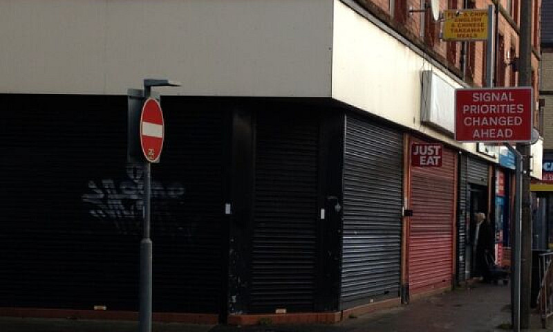 A 2 Bedroom Flat To ...