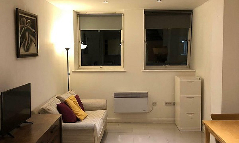 2 Bedrooms Flat To L...