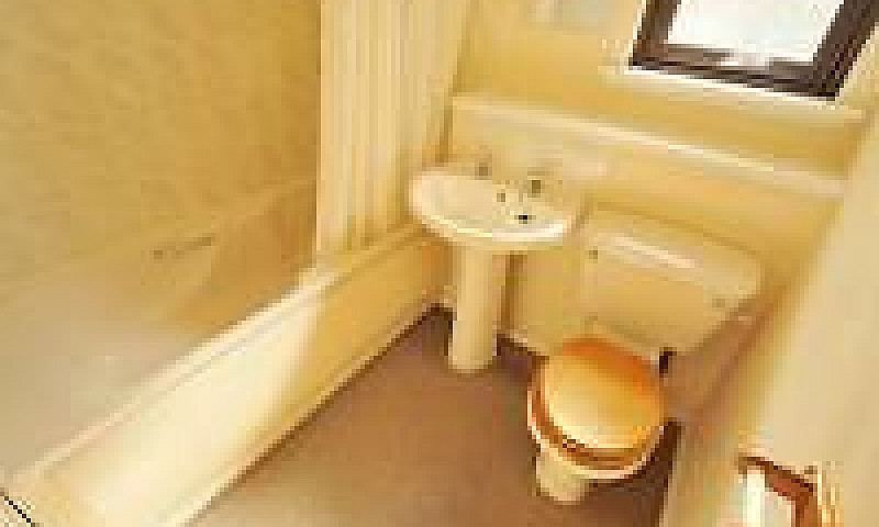 1 Bedroom Flat In He...