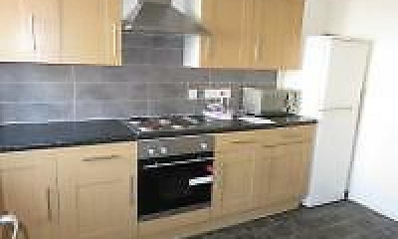 2 Bedroom Flat In Ju...