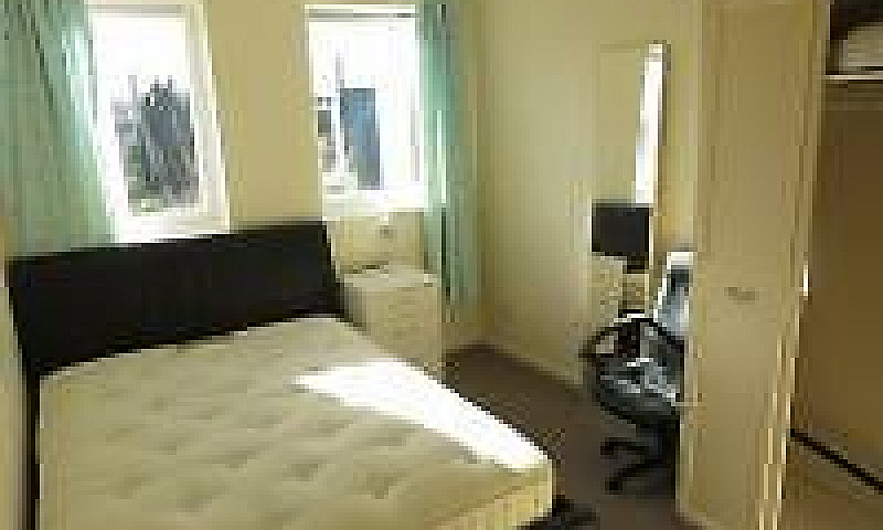 2 Bedroom Flat In Ju...