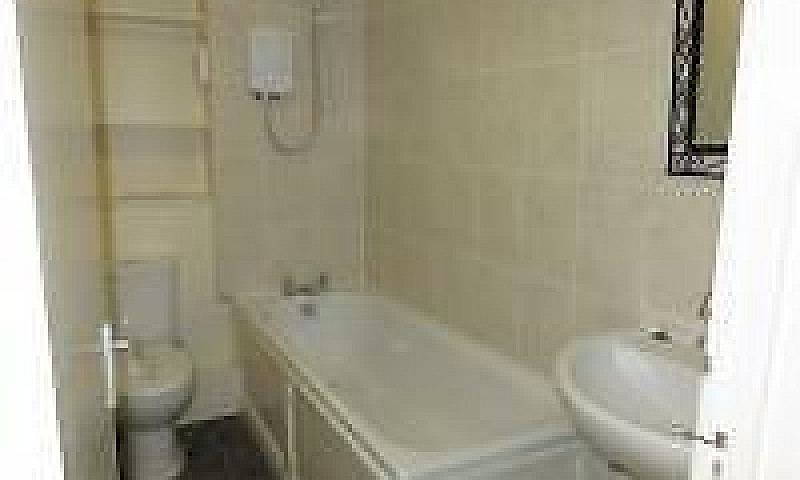 2 Bedroom Flat In Ju...