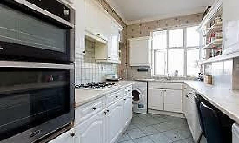 4 Bedroom Flat In Go...
