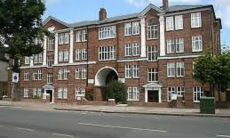 4 Bedroom Flat In Go...