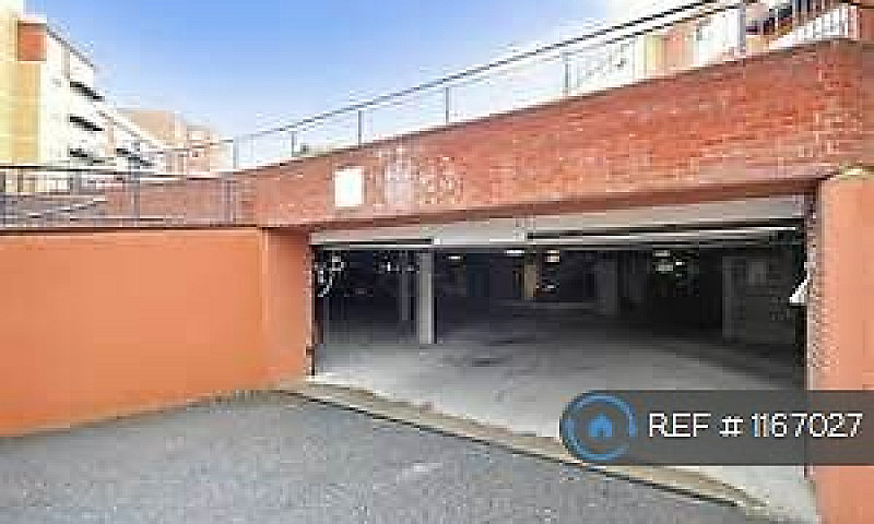 2 Bedroom Flat In Mo...