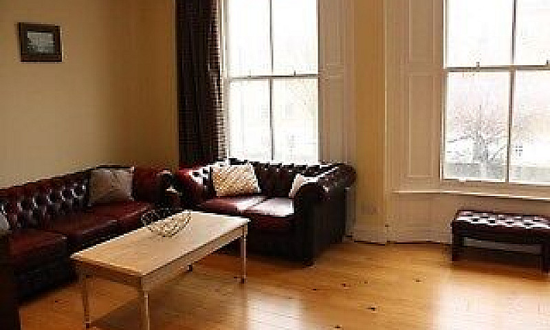 3 Bedroom Flat In St...