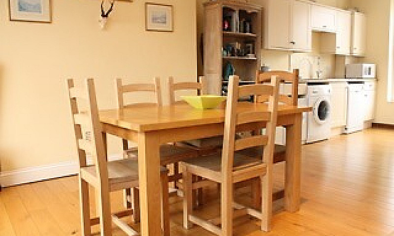 3 Bedroom Flat In St...
