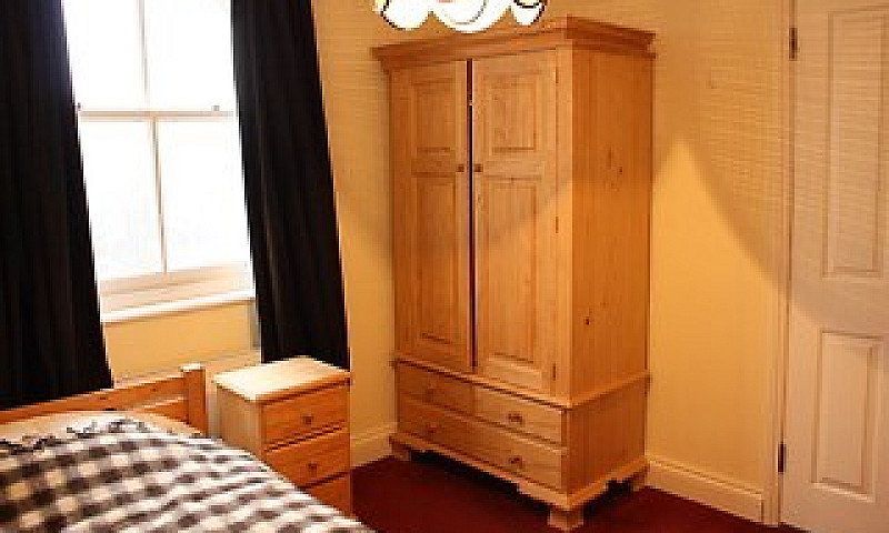 3 Bedroom Flat In St...
