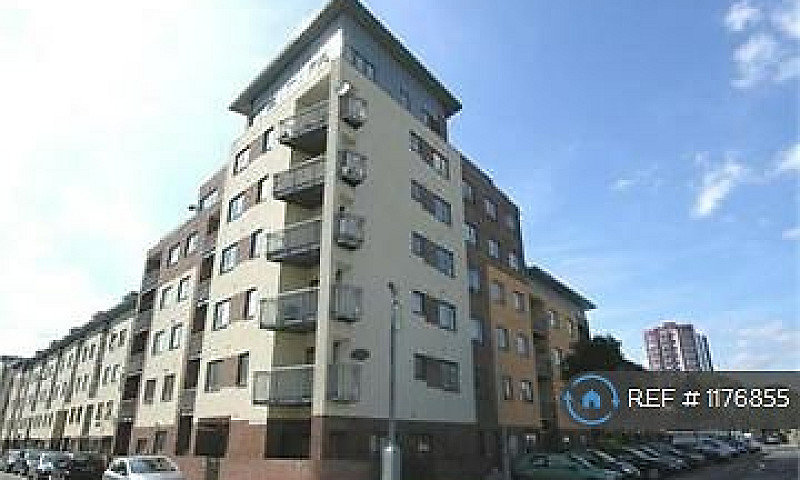 2 Bedroom Flat In Th...