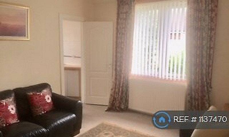 2 Bedroom Flat In Sc...