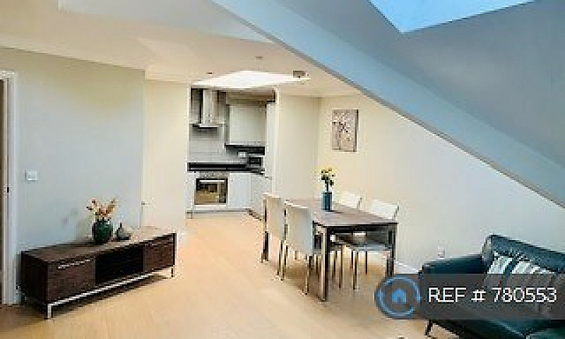 2 Bedroom Flat In Ce...