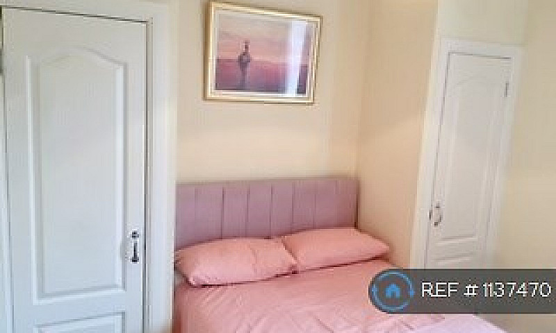 2 Bedroom Flat In Sc...
