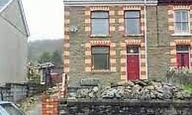 2 Bedroom House In H...