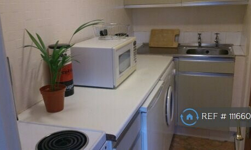 1 Bedroom Flat In An...