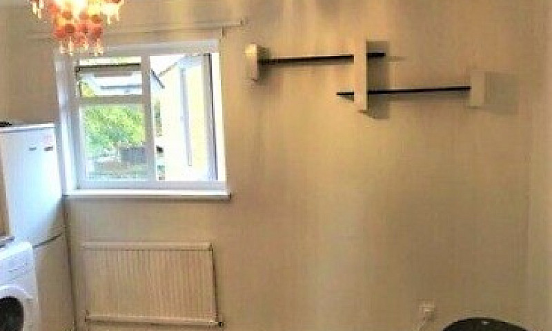 Spacious One Bed Hou...