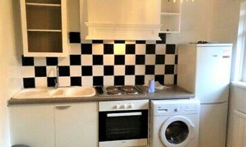 Spacious One Bed Hou...