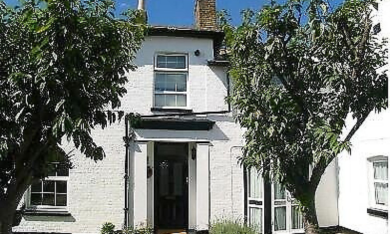 1 Bed Fully Furnishe...