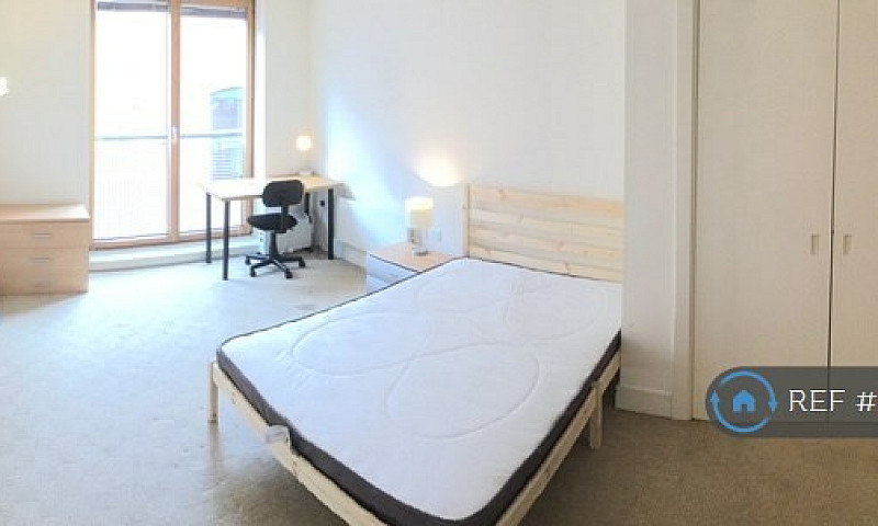 2 Bedroom Flat In Th...