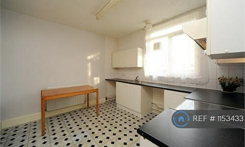 4 Bedroom Flat In Ba...