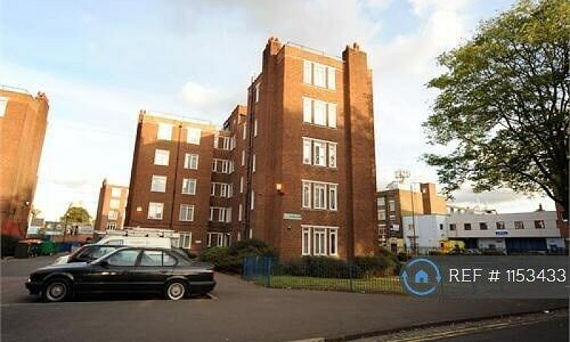 4 Bedroom Flat In Ba...
