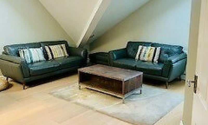 2 Bedroom Flat In Ce...