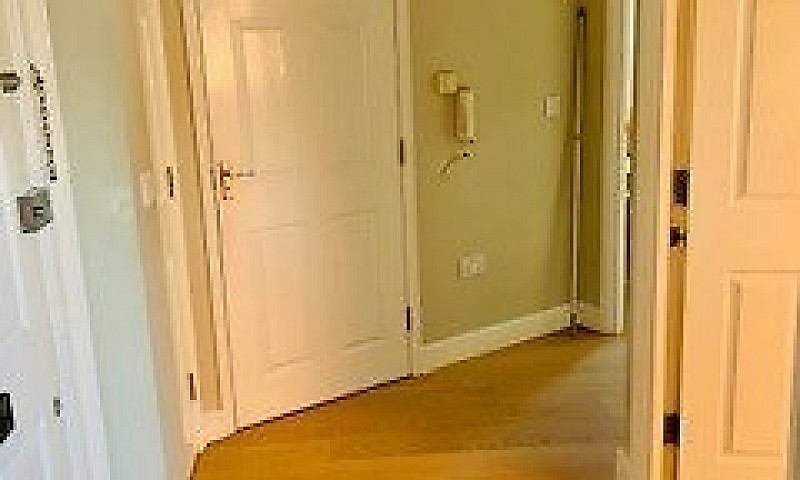 2 Bedroom Flat In Ce...