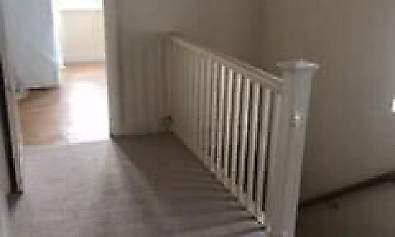 2 Bedroom Flat In Lo...
