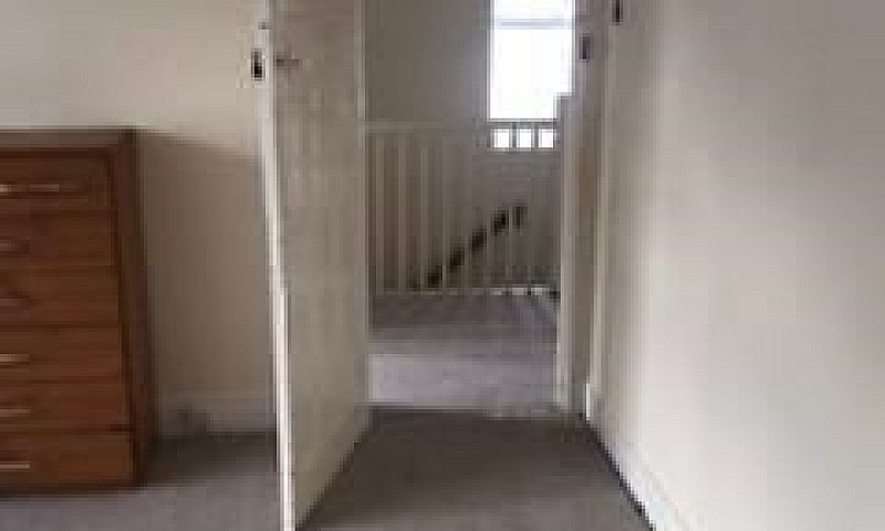 2 Bedroom Flat In Lo...