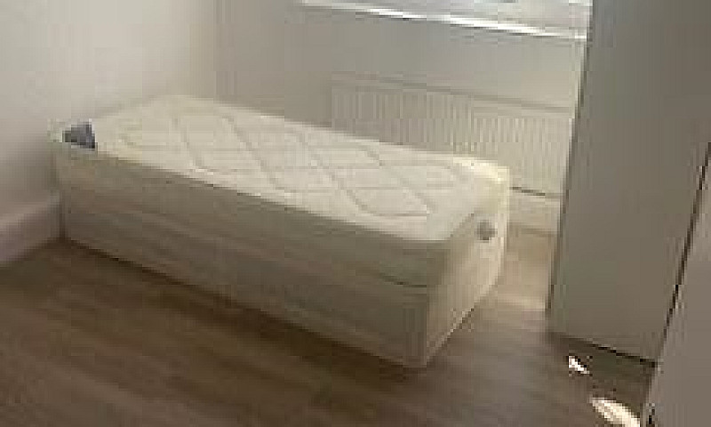 3 Bedroom Flat In Li...