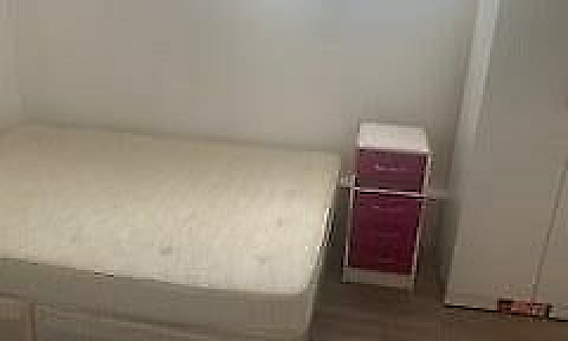 3 Bedroom Flat In Li...