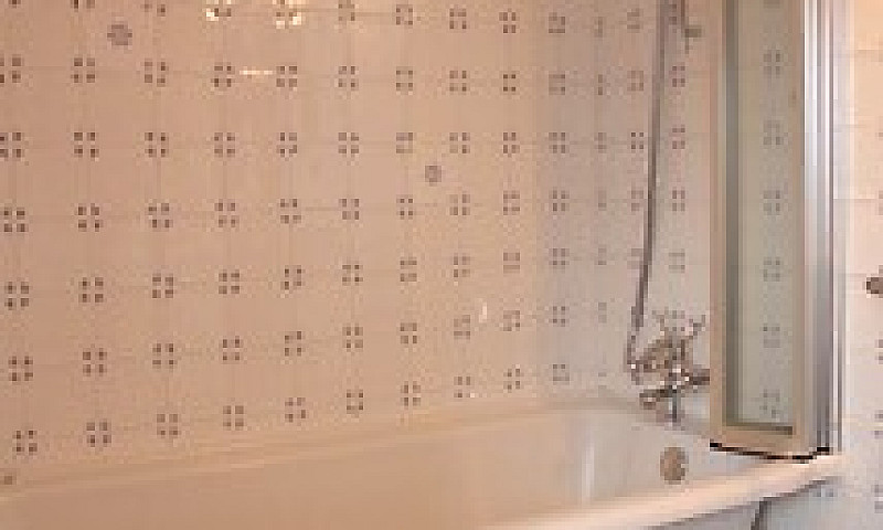 3 Bedroom Flat In St...