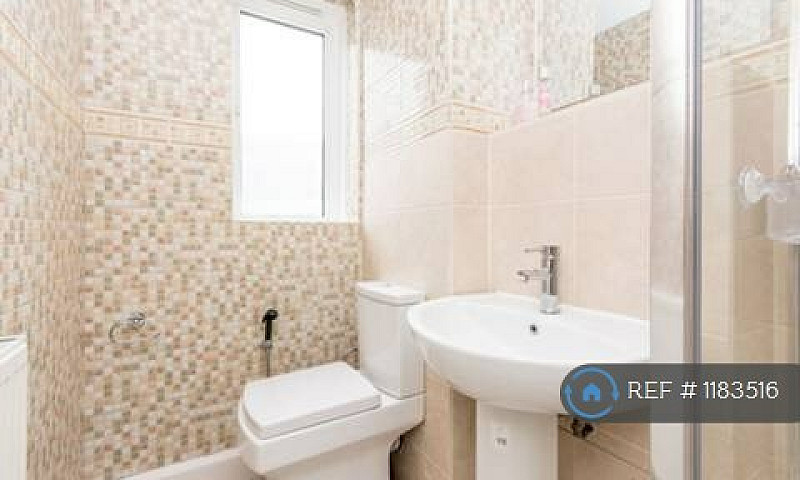 4 Bedroom Flat In Ki...
