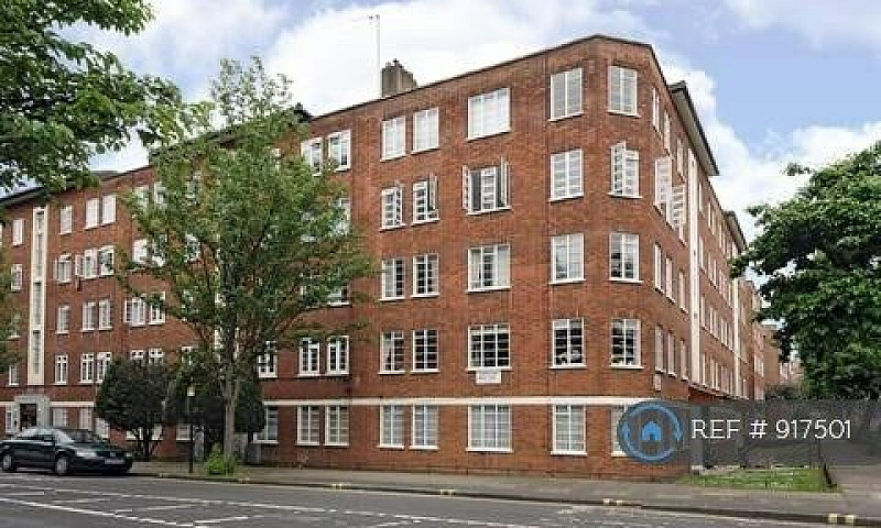 2 Bedroom Flat In To...