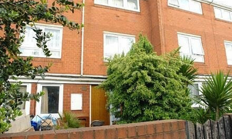 Stunning 1 Bedroom F...