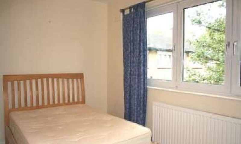 2 Bedroom Maisonette...