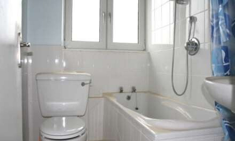 2 Bedroom Maisonette...