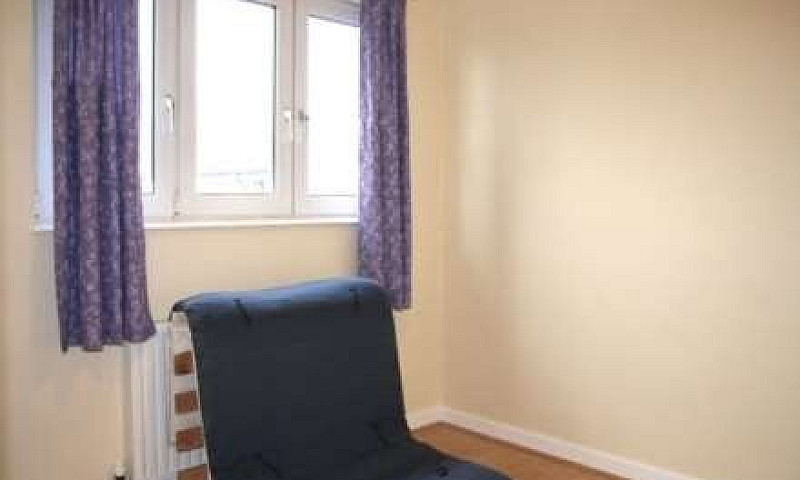 2 Bedroom Maisonette...