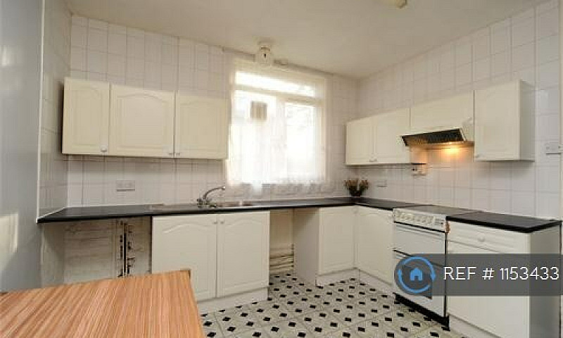 4 Bedroom Flat In Ba...