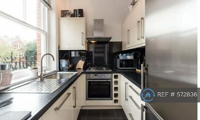 2 Bedroom Flat In Go...